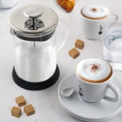 Cappuccinatore -Bialetti ambientata 1